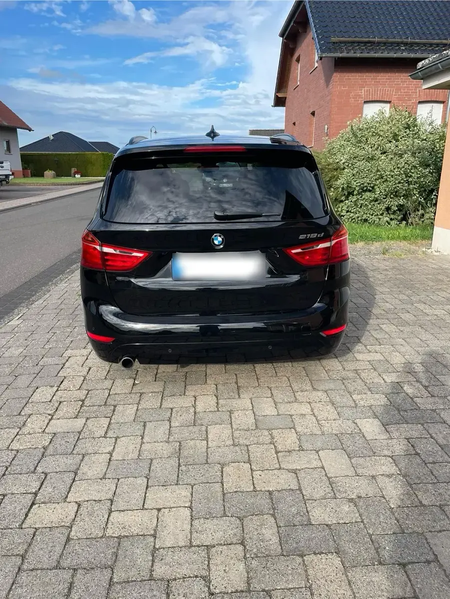 Gebraucht BMW 218 Gran Tourer 150 PS (110 kW) 2015 Schwarz Van / Kleinbus