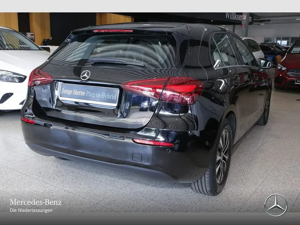 Gebraucht Mercedes A200 Advanced 150 PS (110 kW) 2024 Schwarz Limousine