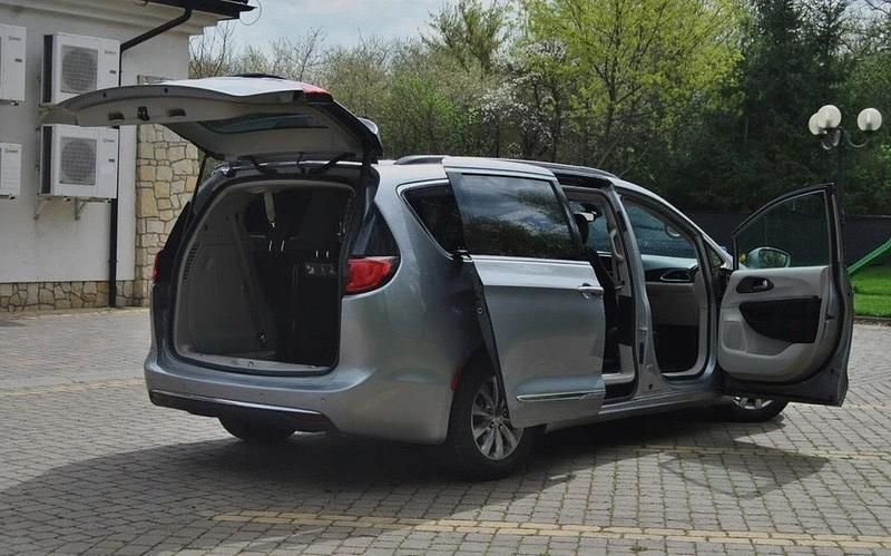 Gebraucht Chrysler Pacifica 290 PS (213 kW) 2017 Silber Van / Kleinbus