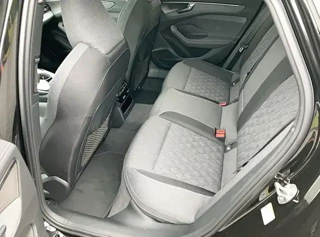 Gebraucht Audi A6 Sport 252 PS (185 kW) 2026 Schwarz Limousine