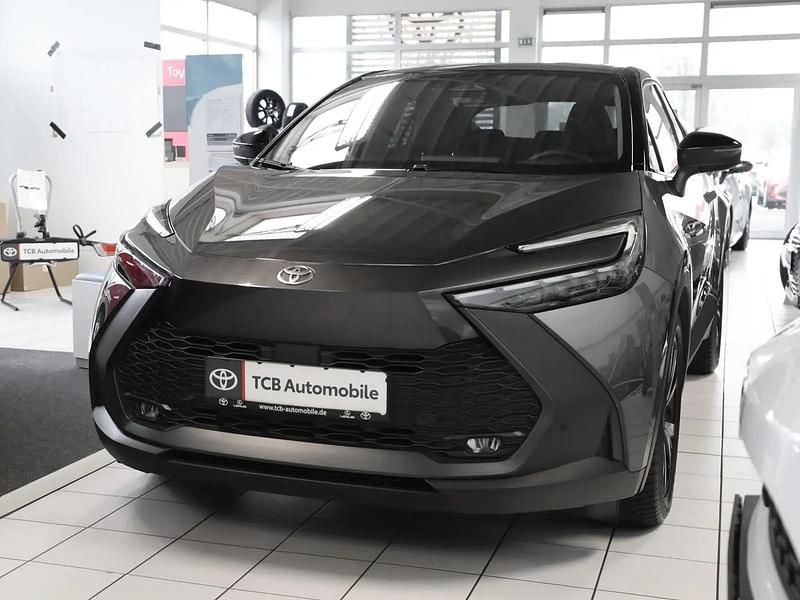 Grey metallic / black Gebraucht 2024 Toyota C-HR Team SUV | 27.835 € (Fairer Preis) - Bild 1/4