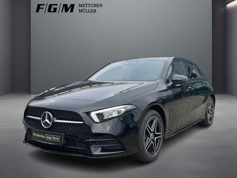 Kosmosschwarz metallic Gebraucht 2020 Mercedes A250 AMG line Limousine | 24.590 € (Fairer Preis) - Bild 1/4
