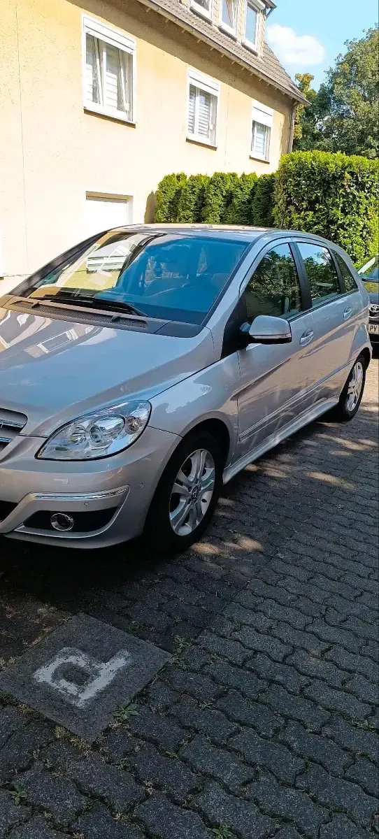 Gebraucht Mercedes B200 136 PS (100 kW) 2010 Silber Van / Kleinbus
