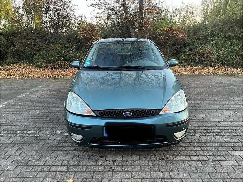 Grün Gebraucht 2002 Ford Focus Limousine | 650 € (Guter Preis) - Bild 1/4