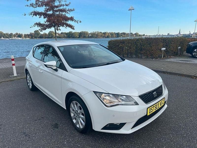 Weiß Gebraucht 2016 Seat Leon Style Limousine | 6.999 € (Guter Preis) - Bild 1/4