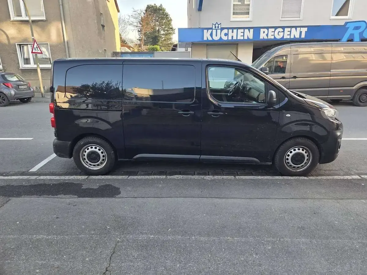 Gebraucht Peugeot Expert Premium 150 PS (110 kW) 2021 Schwarz Van