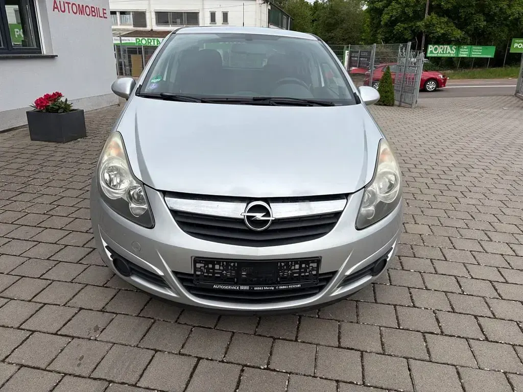 Używany Opel Corsa Edition 101 KM (74 kW) 2010 Srebrny Hatchback