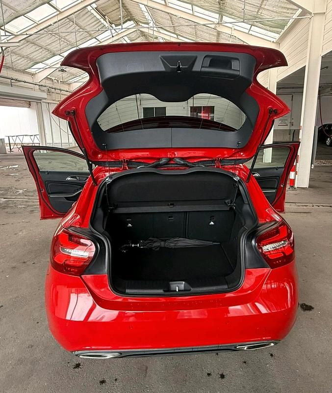 Gebraucht Mercedes A180 109 PS (80 kW) 2016 Rot Limousine