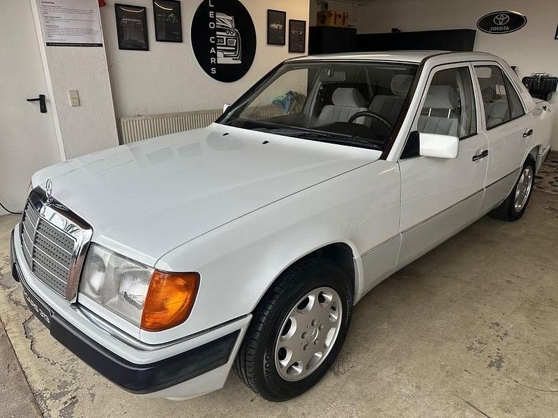 Gebraucht Mercedes E230 132 PS (97 kW) 1990 Weiß Limousine