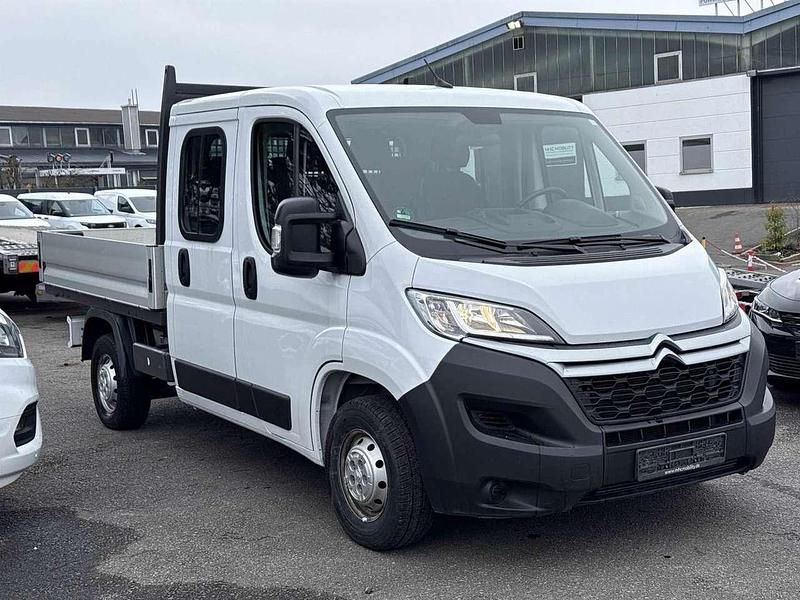 Gebraucht Citroën Jumper 140 PS (102 kW) 2023 Lackierung weiss icy/deckende Van / Kleinbus