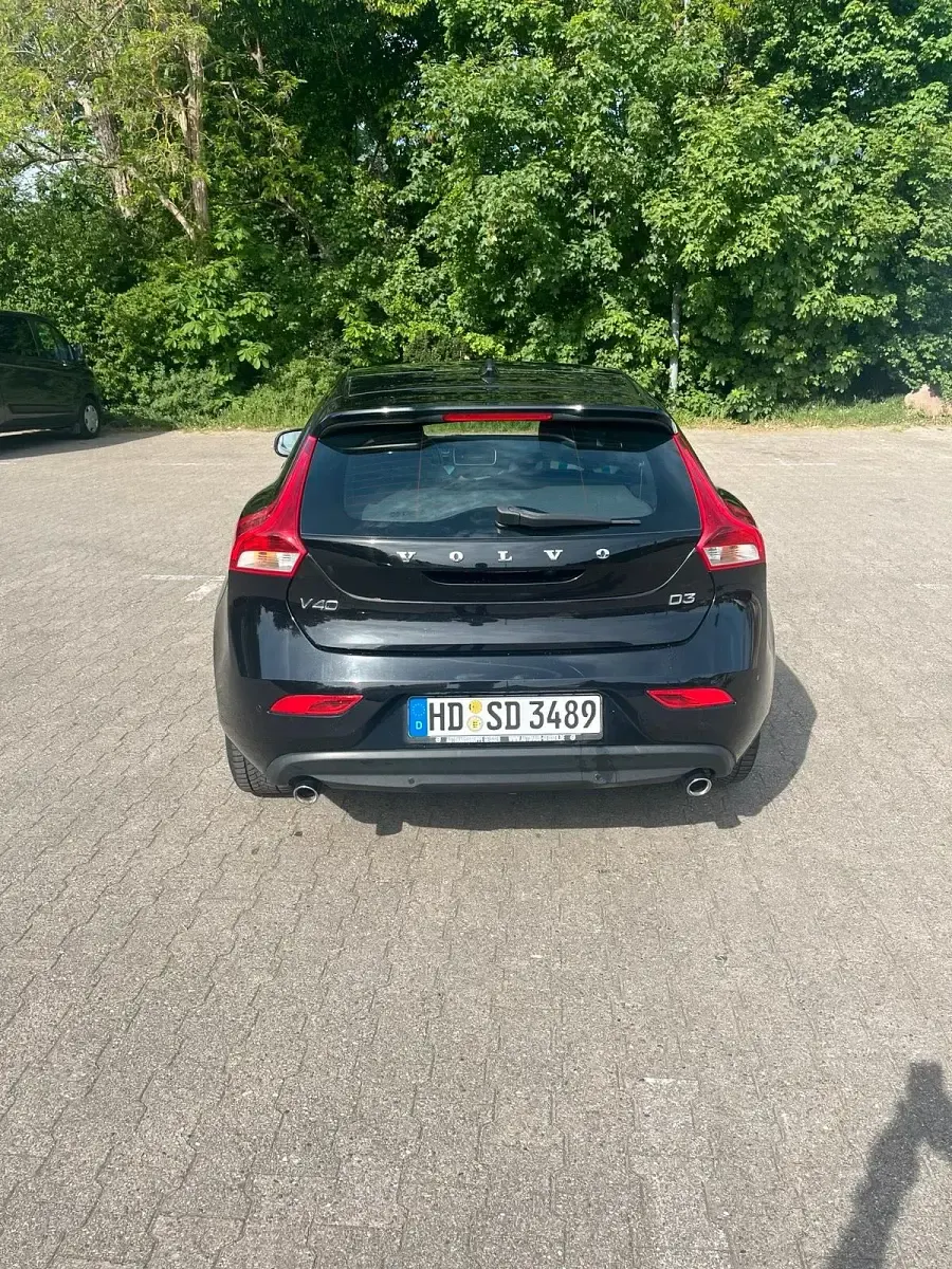Gebraucht Volvo V40 150 PS (110 kW) 2018 Schwarz Limousine