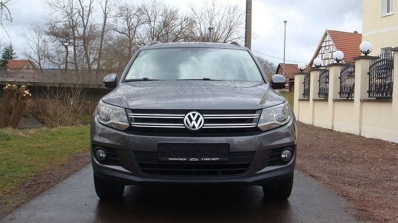 Gebraucht VW Tiguan Trendline 140 PS (102 kW) 2012 Grau SUV