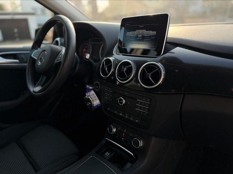 Gebraucht Mercedes B180 109 PS (80 kW) 2016 Schwarz Van / Kleinbus