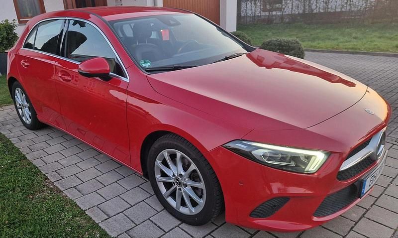 Rot Gebraucht 2019 Mercedes A200 Kleinwagen | 20.000 € (Guter Preis) - Bild 1/4