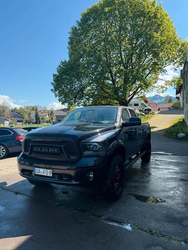 Grau Gebraucht 2017 Dodge Ram Abholung | 31.000 € (Guter Preis) - Bild 1/4