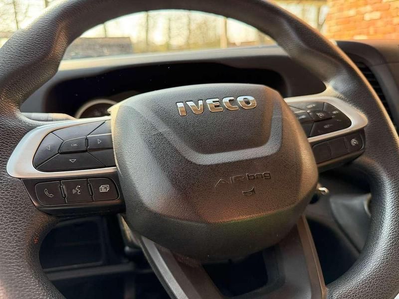 Gebraucht Iveco Daily 136 PS (100 kW) 2021 Grau Van