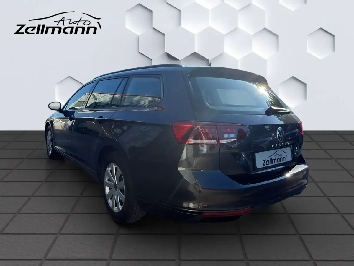 Gebraucht VW Passat Basis 122 PS (89 kW) 2023 Grau Kombi