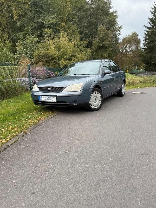 Grau Gebraucht 2001 Ford Mondeo Limousine | 1.600 € (Fairer Preis) - Bild 1/4