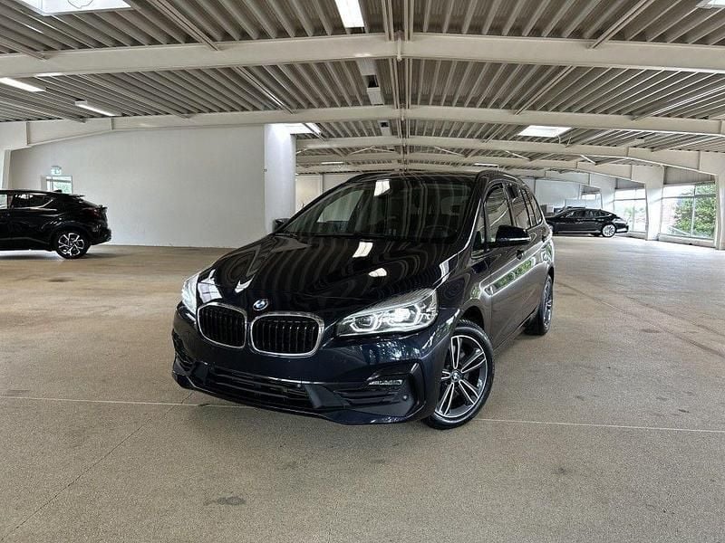 Gebraucht 2018 BMW 218 Gran Tourer Sport Line Van / Kleinbus | 18.200 € (Guter Preis) - Bild 1/4
