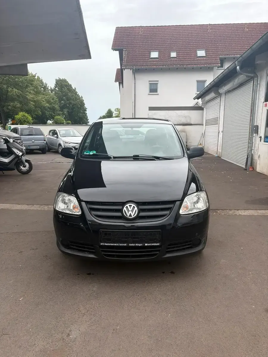 Gebraucht VW Fox 77 PS (56 kW) 2008 Schwarz Kleinwagen