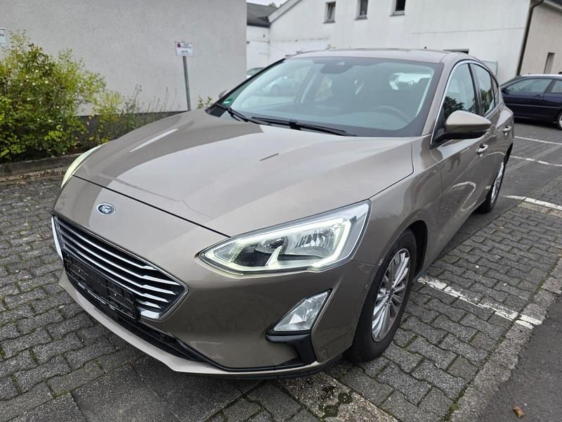Silber Gebraucht 2018 Ford Focus Titanium Kombi | 7.400 € (Superpreis) - Bild 1/4