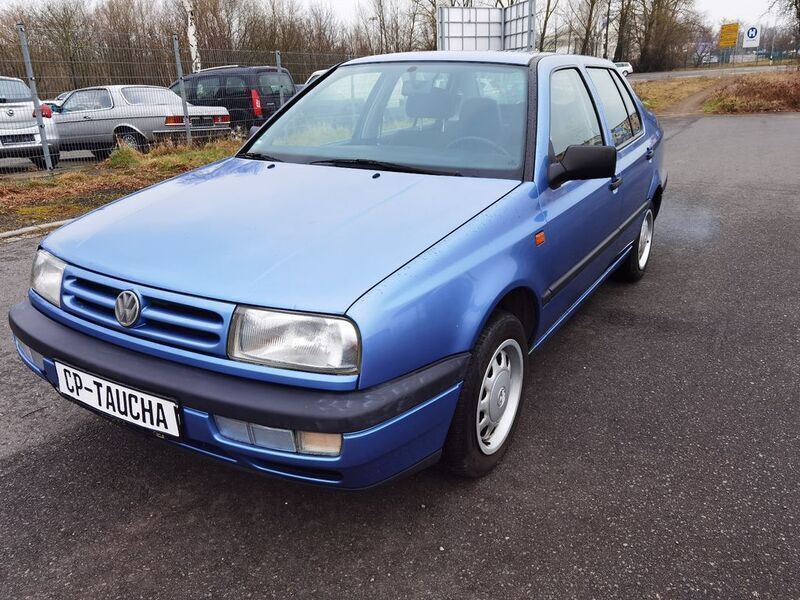 Blau Gebraucht 1994 VW Vento Limousine | 1.500 € - Bild 1/4