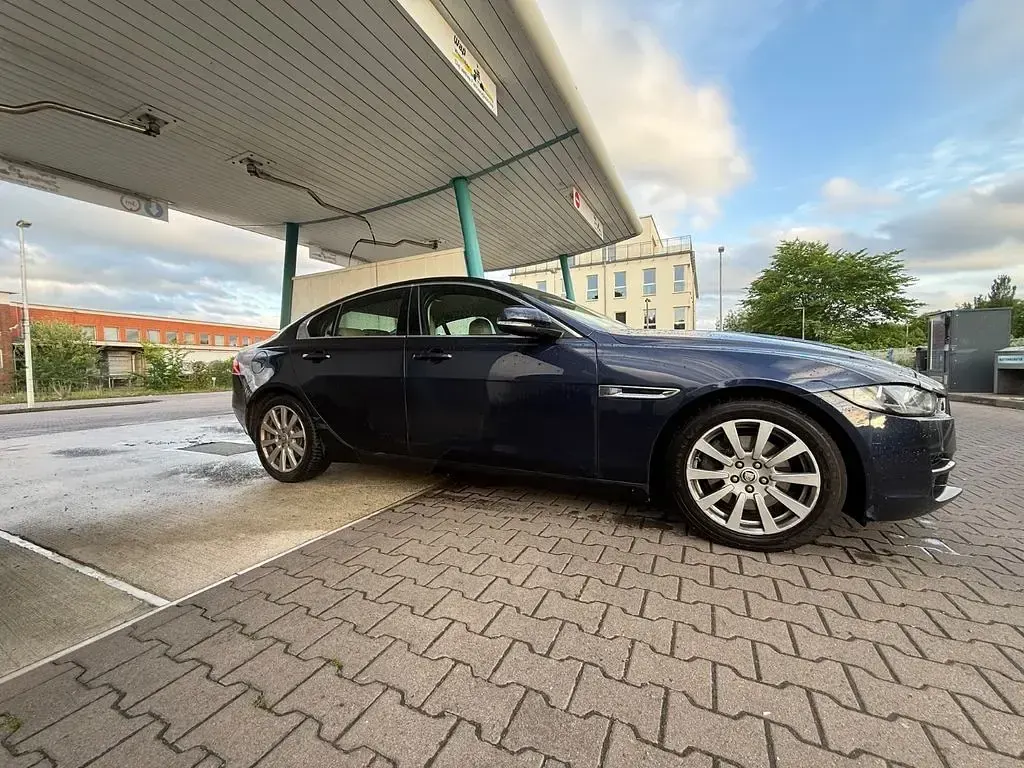 Gebraucht Jaguar XE Portfolio 179 PS (131 kW) 2016 Blau Limousine