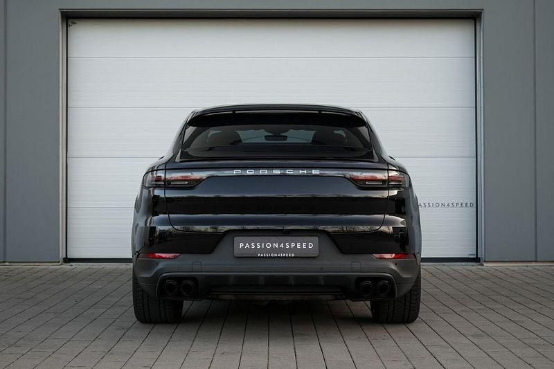 Gebraucht Porsche Cayenne 441 PS (324 kW) 2019 Tiefschwarzmetallic SUV