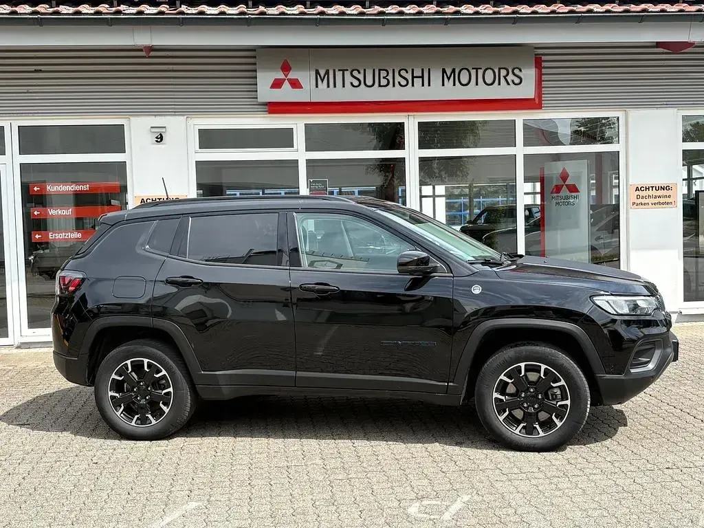 Gebraucht Jeep Compass Trailhawk 179 PS (131 kW) 2022 Schwarz SUV