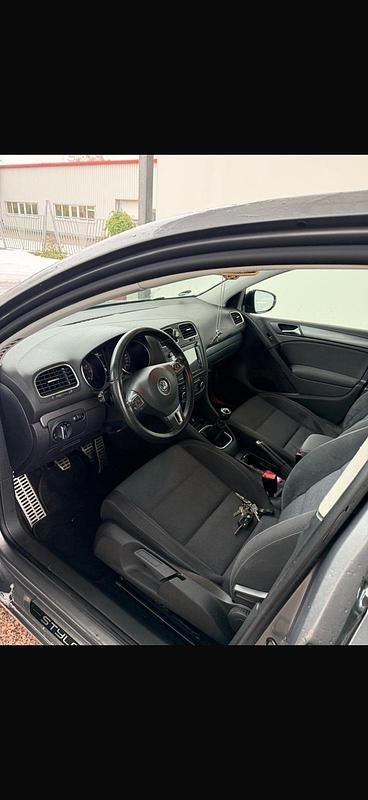 Gebraucht VW Golf VI 105 PS (77 kW) 2011 Grau Kleinwagen