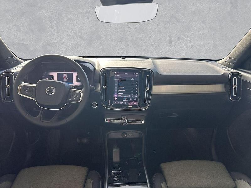 Neu Volvo XC40 Plus 163 PS (119 kW) 2025 Vapour grey / metallic SUV