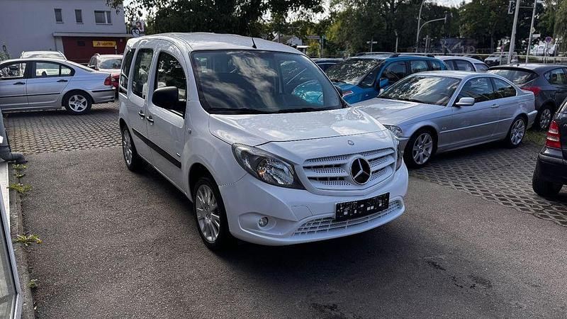 Weiß Gebraucht 2015 Mercedes Citan 112 Van / Kleinbus | 10.990 € (Fairer Preis) - Bild 1/4