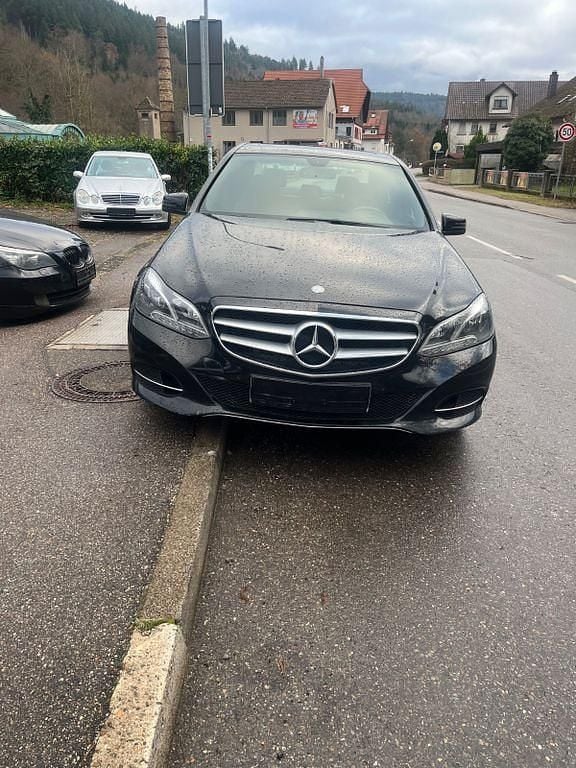 Gebraucht Mercedes E220 170 PS (125 kW) 2015 Schwarz Limousine