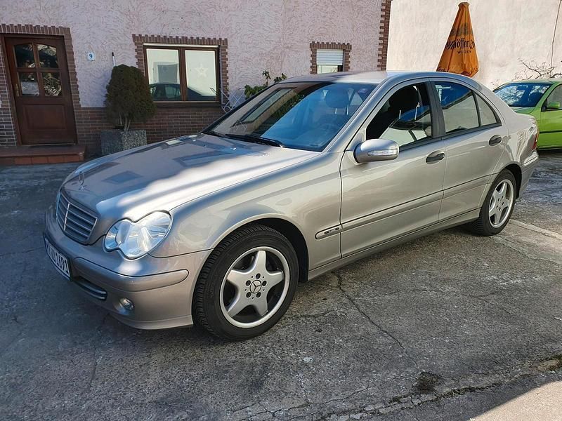 Gebraucht Mercedes C200 163 PS (119 kW) 2004 Silber Limousine