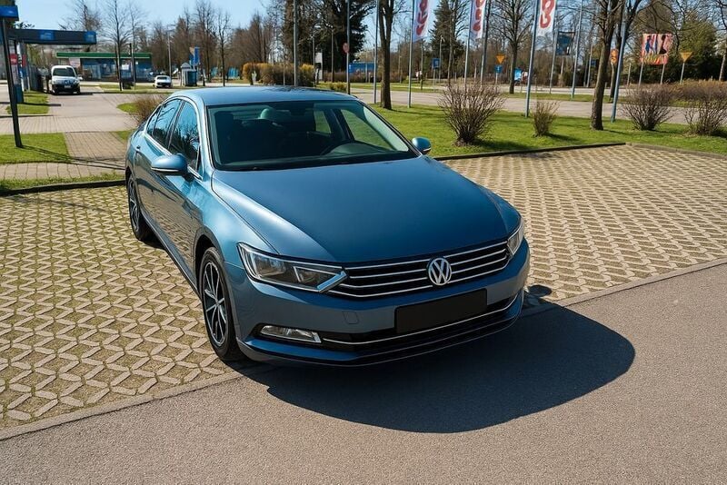 Blau Gebraucht 2016 VW Passat Highline Limousine | 13.000 € (Fairer Preis) - Bild 1/4