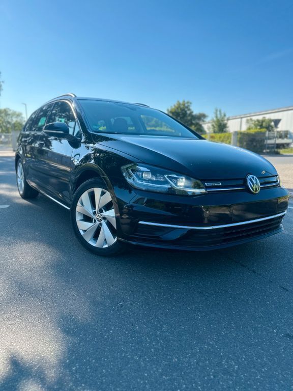 Schwarz Gebraucht 2017 VW Golf VII Comfortline Limousine | 12.499 € (Superpreis) - Bild 1/4