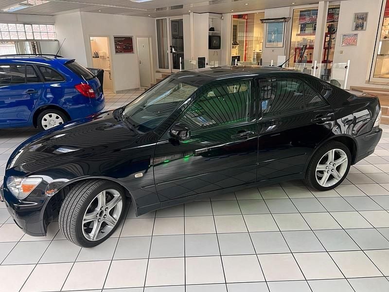 Schwarz Gebraucht 2000 Lexus IS200 Limousine | 2.900 € (Guter Preis) - Bild 1/4