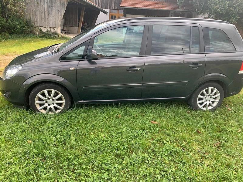 Gebraucht Opel Zafira 120 PS (88 kW) 2013 Andere farben Van / Kleinbus