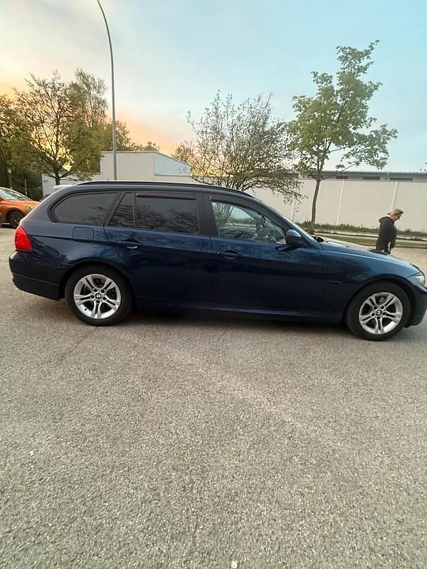 Second-hand BMW 320 180 CP (132 kW) 2012 Albastru Break