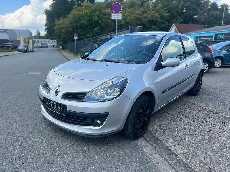 Silber Gebraucht 2006 Renault Clio III Dynamique Kleinwagen | 1.990 € (Superpreis) - Bild 1/4