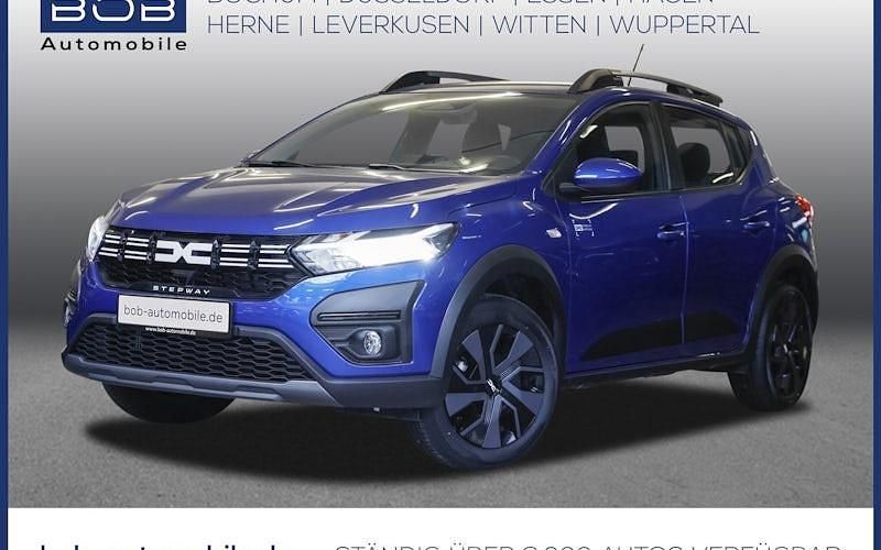 Blau Gebraucht 2025 Dacia Sandero Expression Limousine | 18.444 € (Fairer Preis) - Bild 1/4