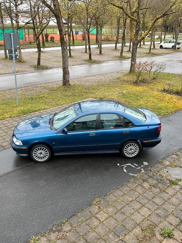 Blau Gebraucht 1997 Volvo S40 Limousine | 2.150 € - Bild 1/4
