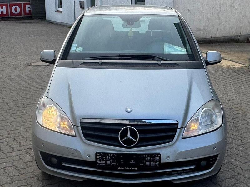 Gebraucht Mercedes A180 109 PS (80 kW) 2011 Silber Limousine