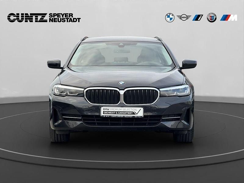 Gebraucht BMW 520 190 PS (139 kW) 2022 Sophistograu brillanteffekt Kombi