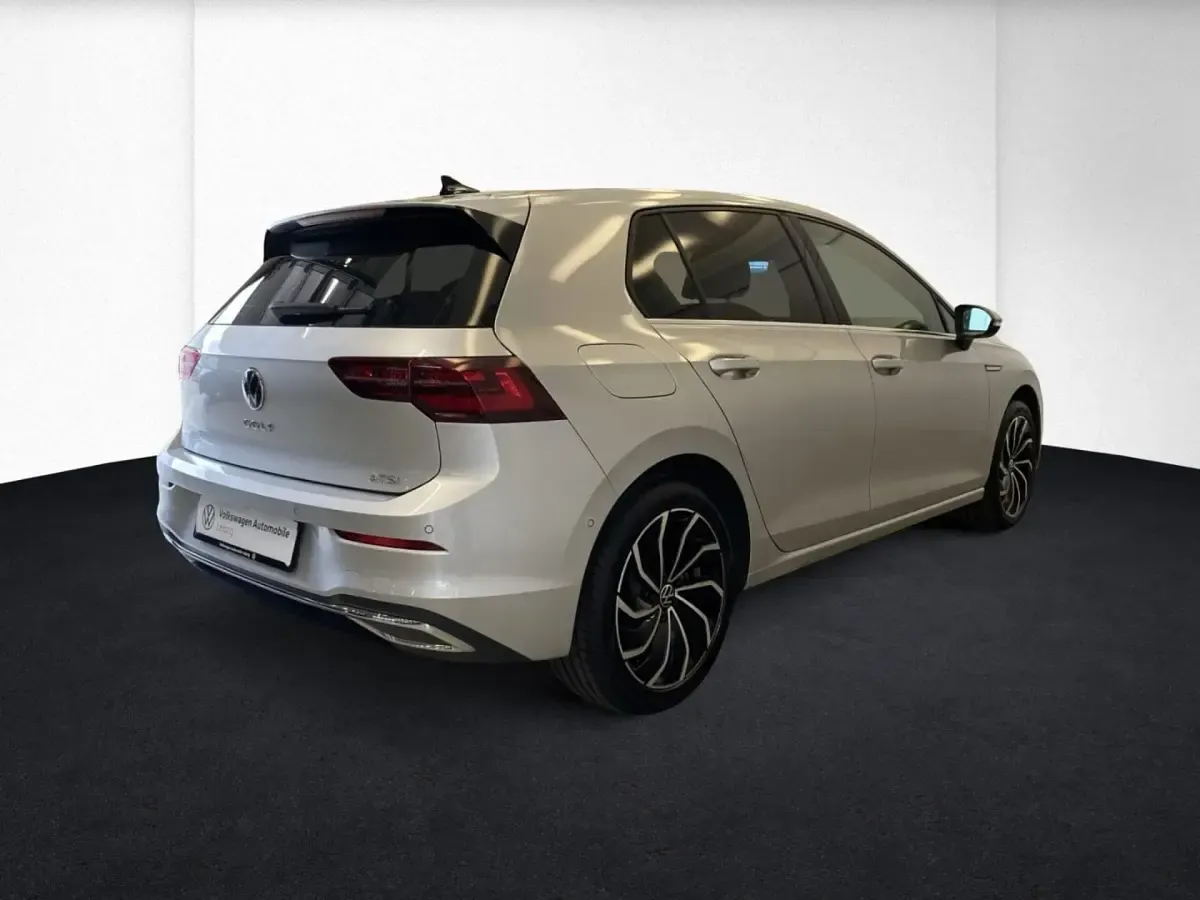 Gebraucht VW Golf VIII Style 150 PS (110 kW) 2020 Silber Limousine