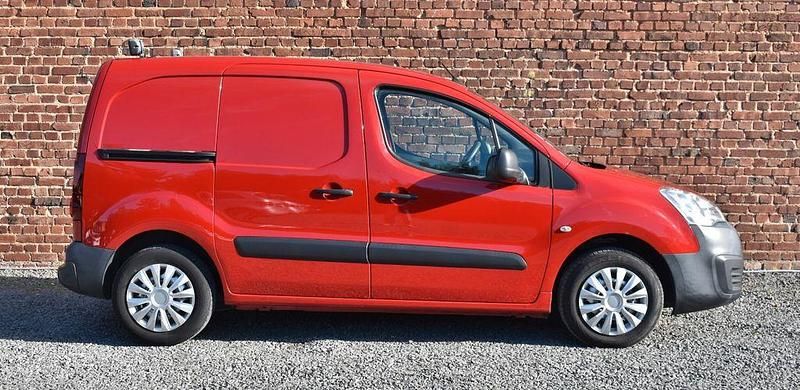 Gebraucht Citroën Berlingo 75 PS (55 kW) 2016 Rot Van / Kleinbus