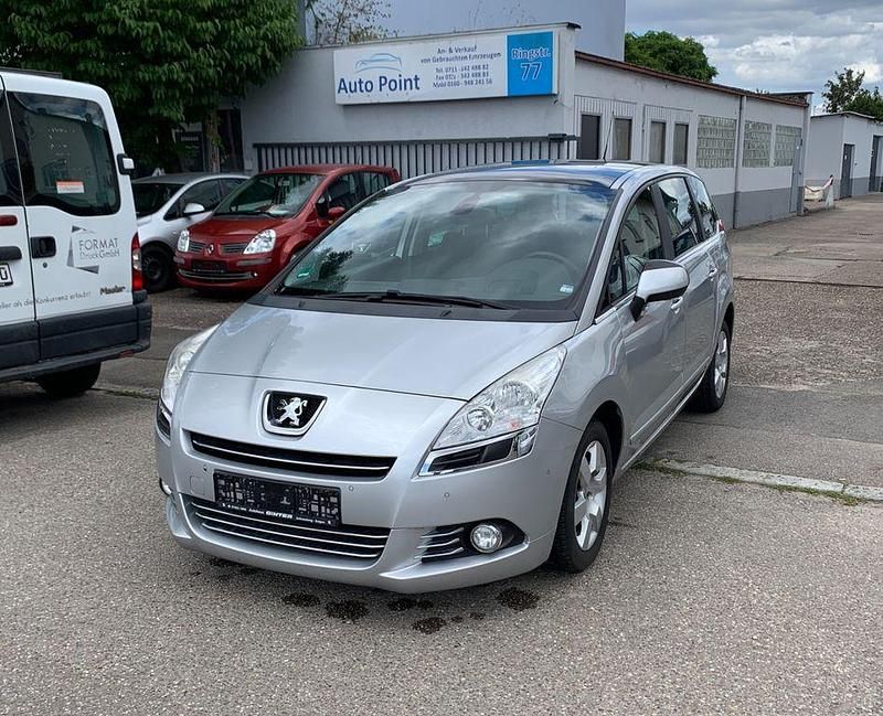 Silber Gebraucht 2012 Peugeot 5008 Access Van / Kleinbus | 3.300 € (Guter Preis) - Bild 1/4