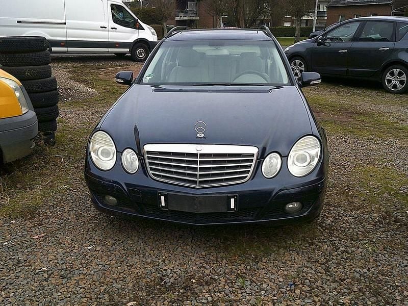 Blau Gebraucht 2009 Mercedes E280 Kombi | 2.900 € (Superpreis) - Bild 1/4