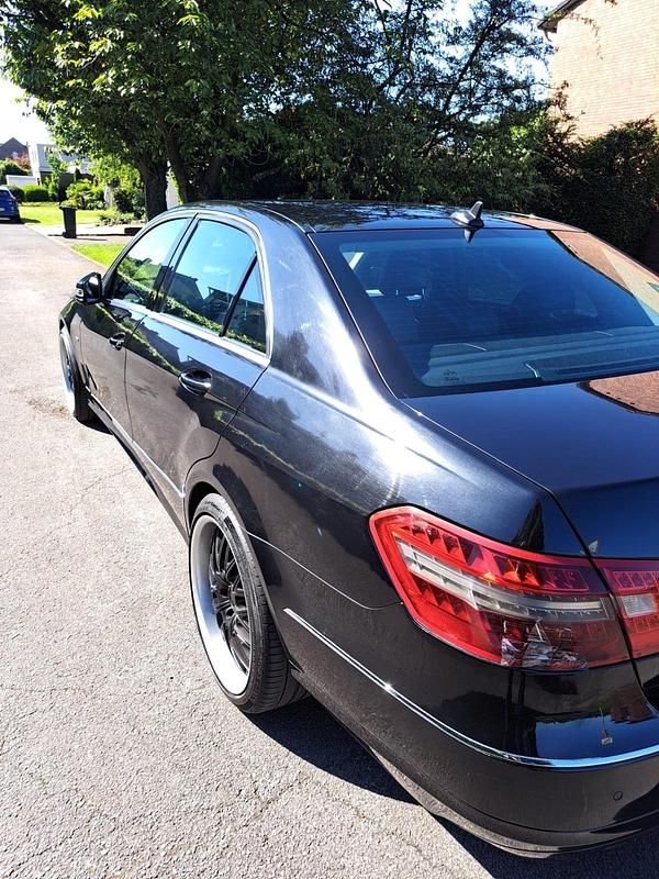 Gebraucht Mercedes E350 265 PS (194 kW) 2011 Schwarz Limousine