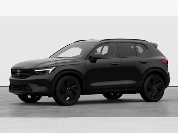 Neu Volvo XC40 Plus 163 PS (119 kW) 2025 Schwarz (onyx black / metallic) SUV